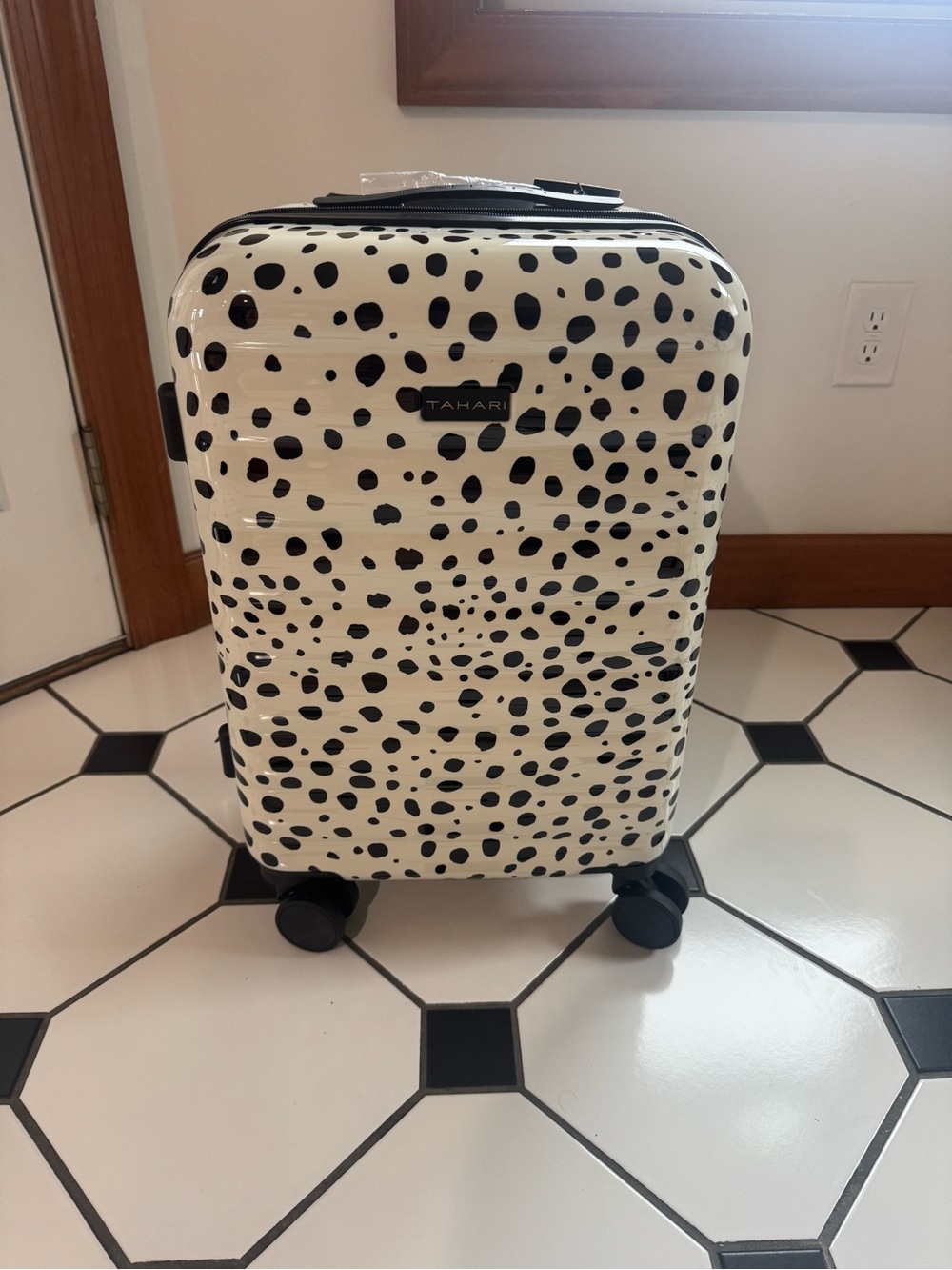 TAHARI BLACK WHITE POLKA DOT 20 β HARDSIDE ROLLER LUGGAGE